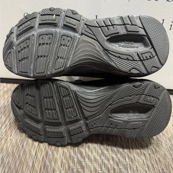 New Balance Kids Black Sneakers Boys SZ 13. Box9 - Picture 5 of 5